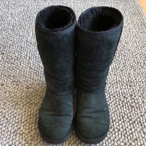 UGG - 5 - Tall Black Boots - Picture 4 of 9